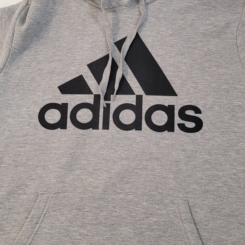 Adidas Hoodie – Classic Athletic Style – Comfortable & Sporty Fit Size M